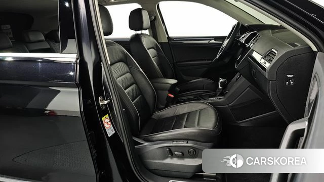 Volkswagen Tiguan second Generation 2021 Черный из Кореи, фото 2