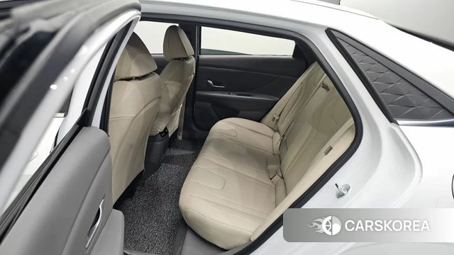 Hyundai The New Avante (CN7) 2023 Белый из Кореи, фото 2