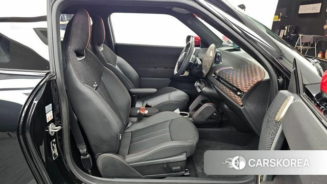 Mini Cooper Electric 4th Generation 2025 Черный из Кореи, фото 2
