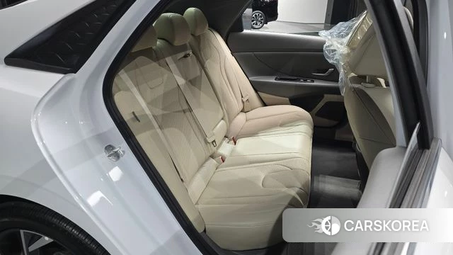Hyundai The New Avante (CN7) 2023 Белый из Кореи, фото 2