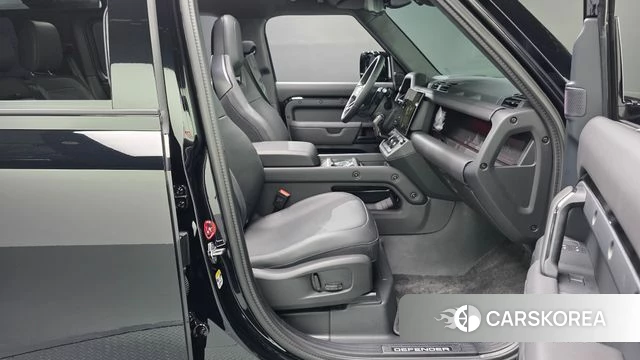 Land Rover Defender (L663) 2026 Черный из Кореи, фото 2