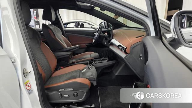 Volkswagen ID.4 2023 Белый из Кореи, фото 2