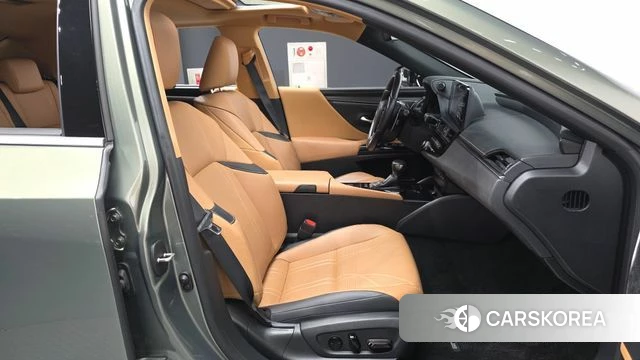 Lexus ES300h 7th generation 2023 Золотой из Кореи, фото 2