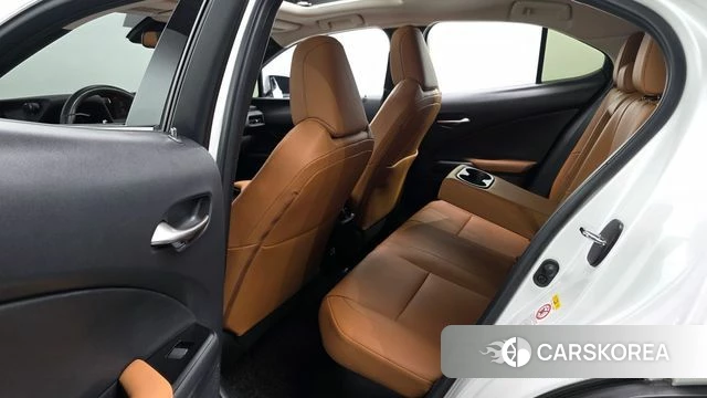 Lexus UX250h 2019 Белый из Кореи, фото 2
