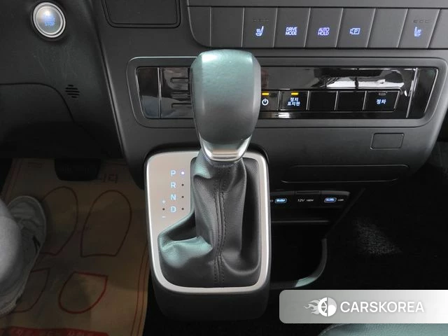 Hyundai Staria 2023 Желтый из Кореи, фото 2