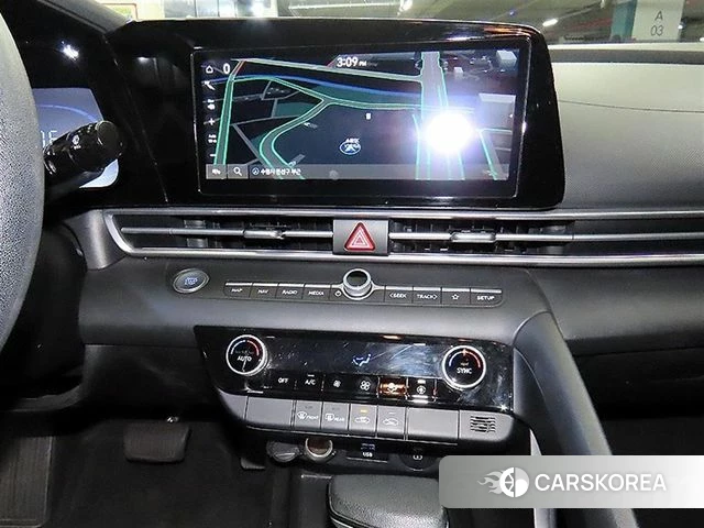 Hyundai The New Avante (CN7) 2023 Белый из Кореи, фото 2