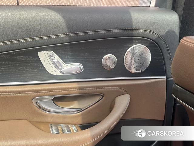 Mercedes-Benz E-Class 2023 Черный из Китая, фото 2