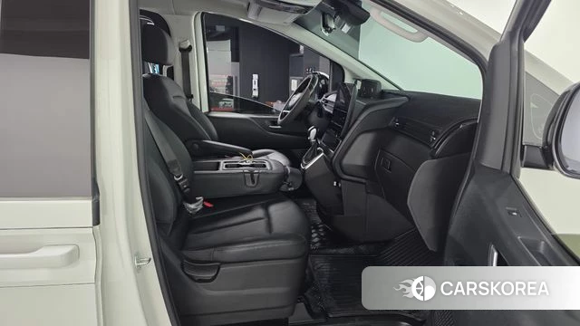 Hyundai Staria 2023 Белый из Кореи, фото 2