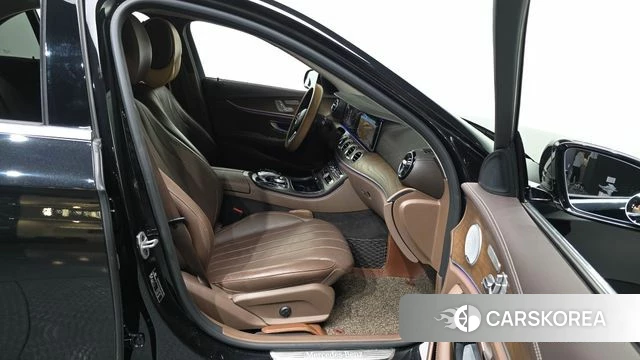 Mercedes-Benz E-Class W213 2020 Черный из Кореи, фото 2