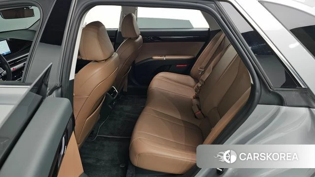 Hyundai Grandeur (GN7) 2023 Серебристо-серый из Кореи, фото 2