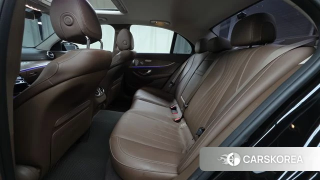 Mercedes-Benz E-Class W213 2018 Черный из Кореи, фото 2