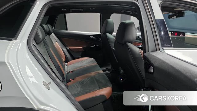 Volkswagen ID.4 2022 Белый из Кореи, фото 2
