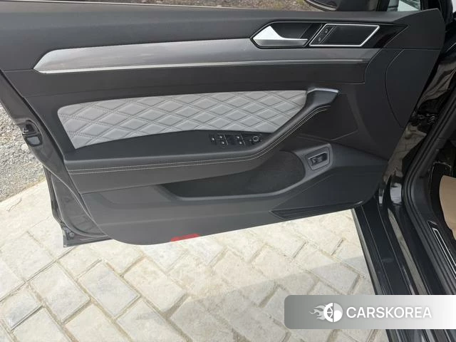 Volkswagen Magotan 2023 Черный из Китая, фото 2