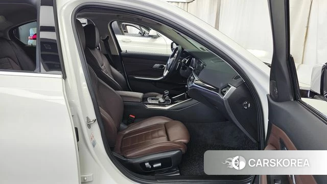 BMW 3 Series (G20) 2021 Белый из Кореи, фото 2
