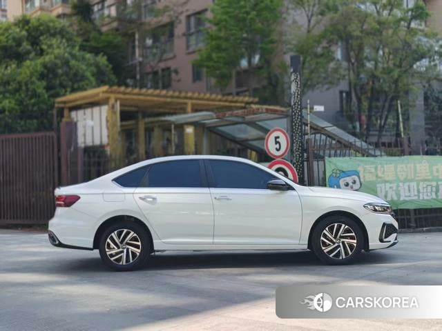 Volkswagen Lavida 2022 Белый из Китая, фото 2