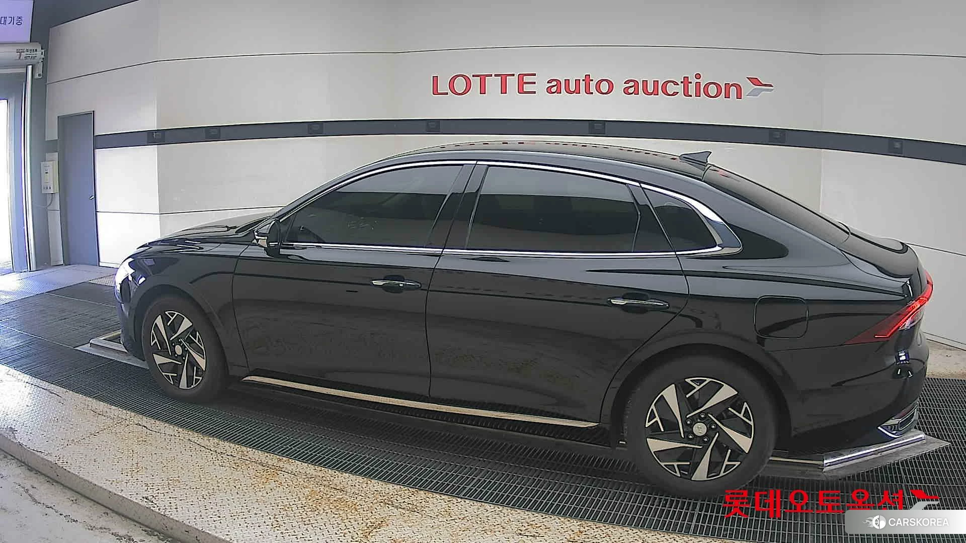 Hyundai Grandeur Hybrid 2023 Abyss Black Pearl из Кореи, фото 2
