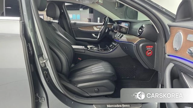 Mercedes-Benz E-Class W213 2018 Серый из Кореи, фото 2
