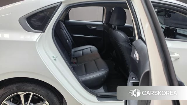 Kia The New K3 2nd generation 2022 Белый из Кореи, фото 2