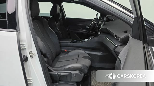 Peugeot 5008 second generation 2018 Белый из Кореи, фото 2