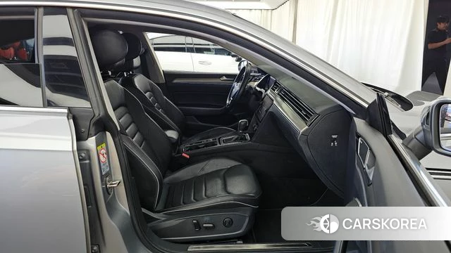 Volkswagen Arteon 2019 Серебристо-серый из Кореи, фото 2