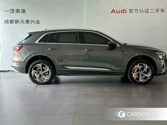 Audi e-tron 2021 Темно-серый из Китая, фото 2