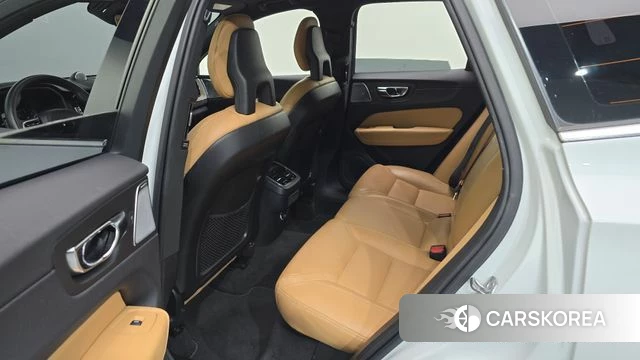 Volvo XC60 second Generation 2018 Белый из Кореи, фото 2