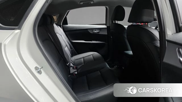 Kia The New K3 2nd generation 2022 Белый из Кореи, фото 2