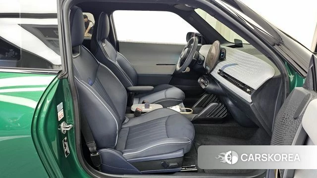 Mini Cooper Electric 4th Generation 2024 Зеленый из Кореи, фото 2