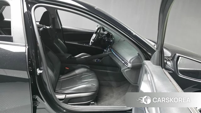 Hyundai The New Avante (CN7) 2023 Черный из Кореи, фото 2