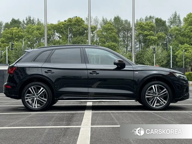 Audi Q5L 2022 Черный из Китая, фото 2