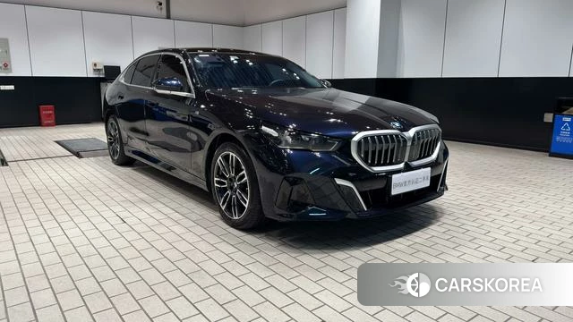 BMW 5 series 2024 Черный из Китая, фото 2