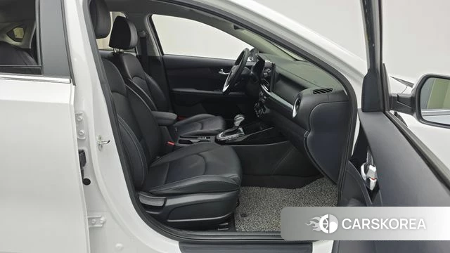 Kia The New K3 2nd generation 2022 Белый из Кореи, фото 2