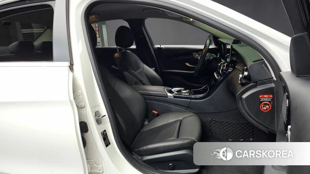 Mercedes-Benz C-Class W205 2019 Белый из Кореи, фото 2
