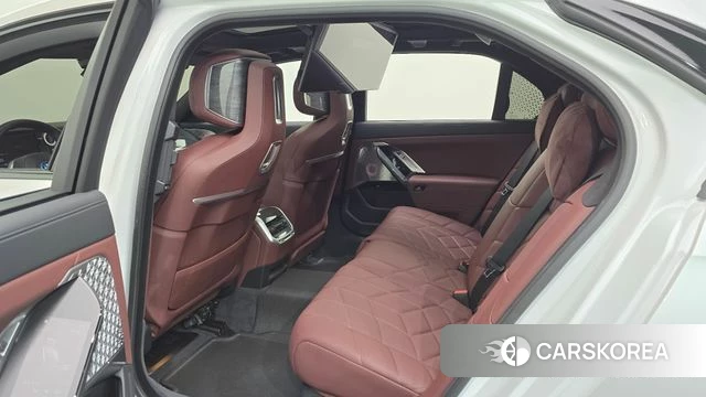 BMW i7 (G70) 2025 Белый из Кореи, фото 2