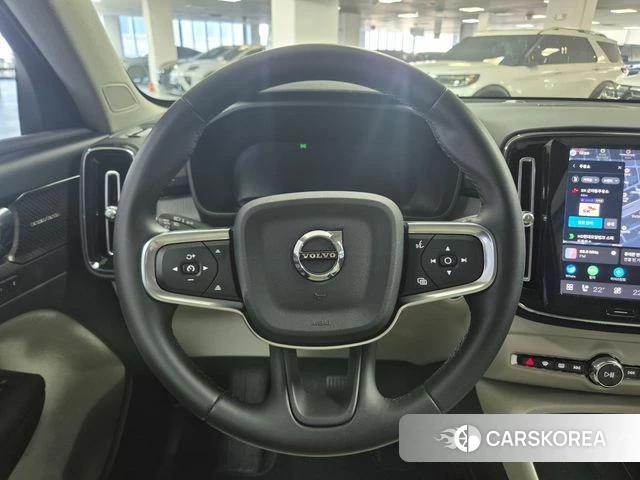 Volvo XC40 2025 Серый из Кореи, фото 2
