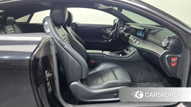 Mercedes-Benz E-Class W213 2021 Черный из Кореи, фото 2