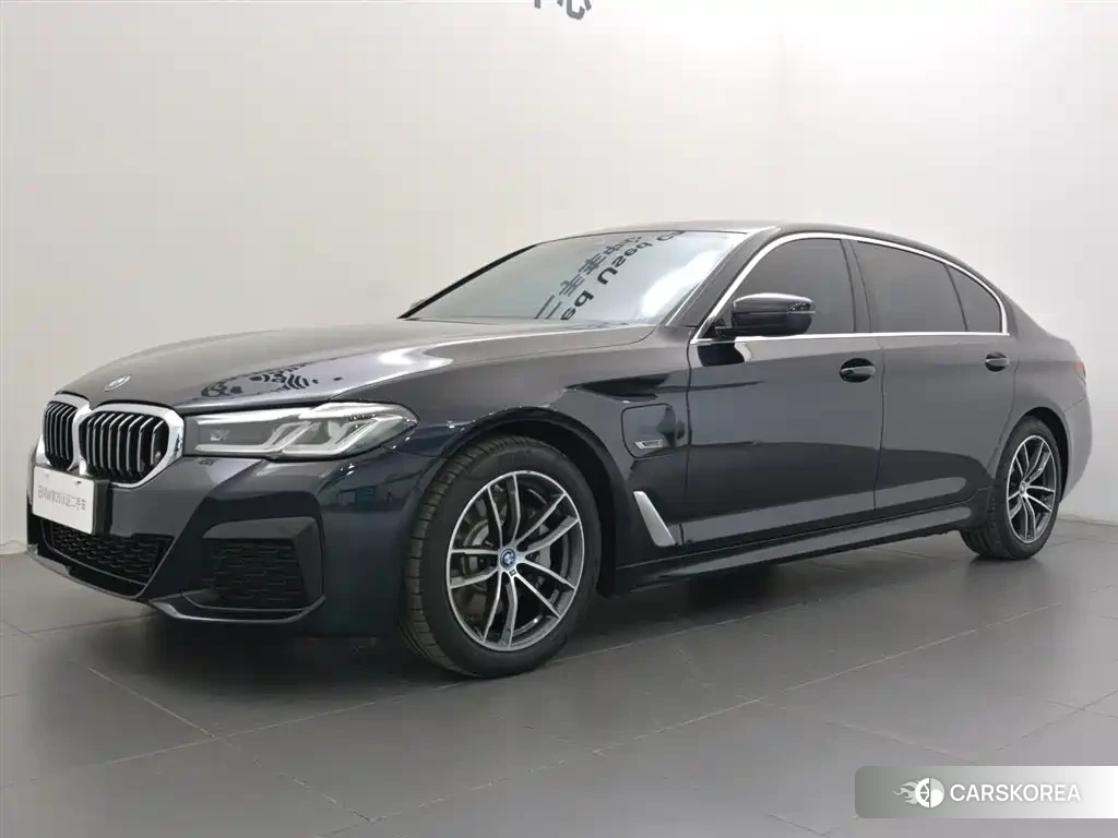 BMW 5 series 2022 Черный из Китая, фото 2