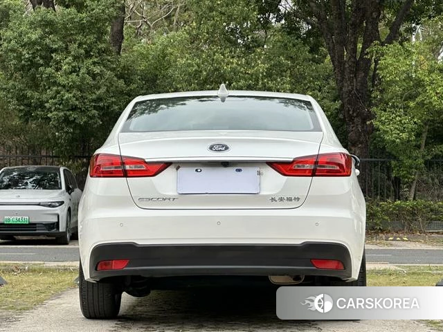 Ford Escort 2021 Белый из Китая, фото 2
