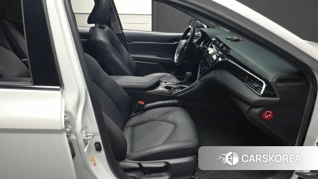 Toyota Camry (XV70) 2018 Белый из Кореи, фото 2