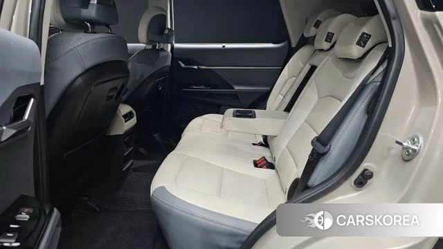 Ssangyong Torres EVX 2023 Песочный из Кореи, фото 2