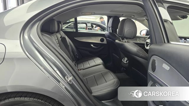 Mercedes-Benz E-Class W213 2018 Серый из Кореи, фото 2
