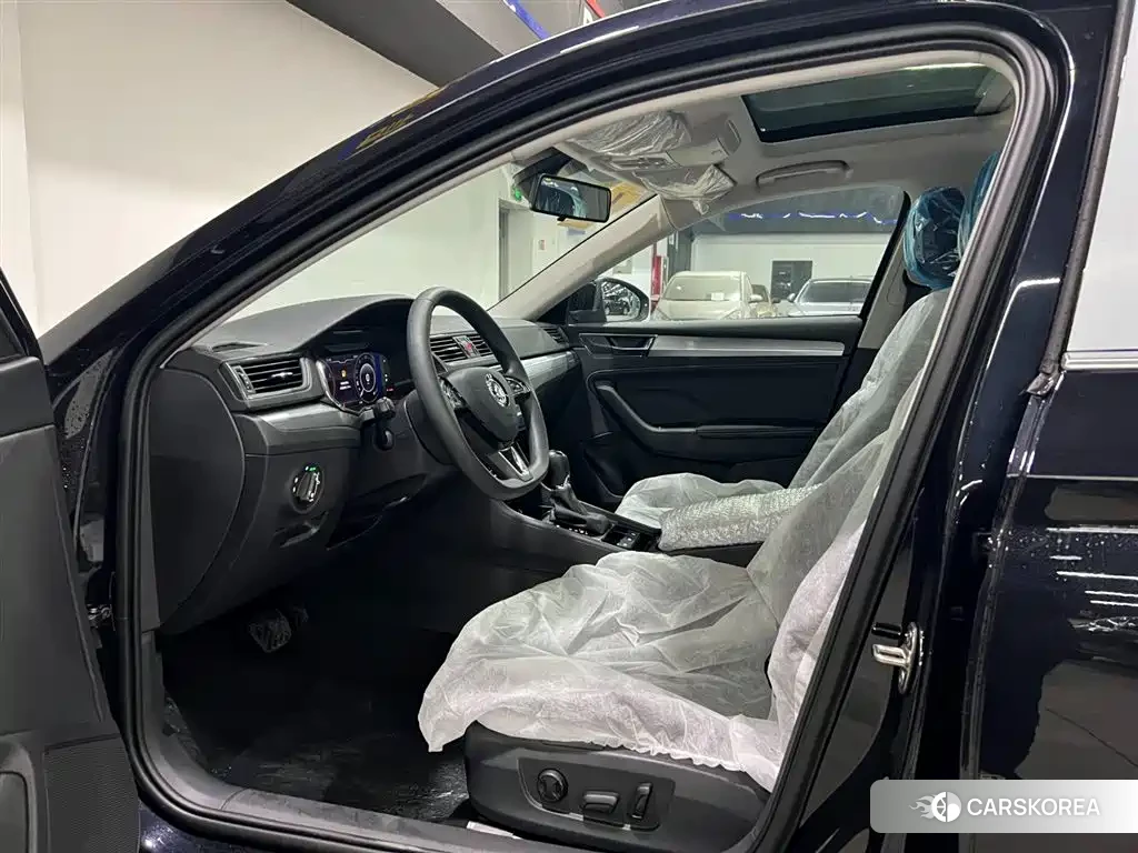 Skoda Superb 2025 Silver/gray из Китая, фото 2