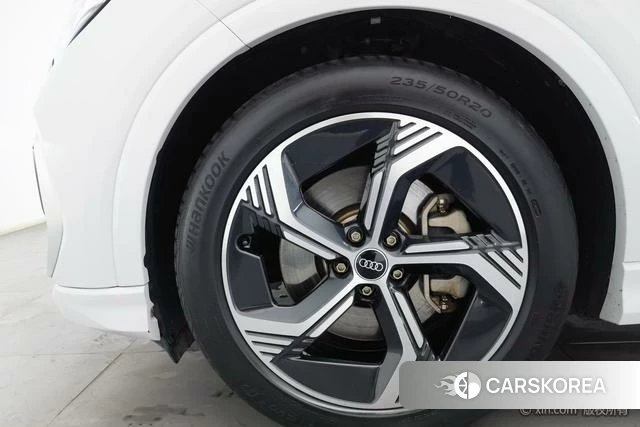 Audi Q4 2023 Белый из Китая, фото 2
