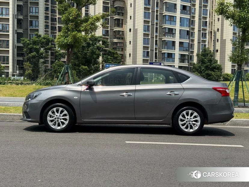 Nissan Sylphy 2021 Темно-серый из Китая, фото 2