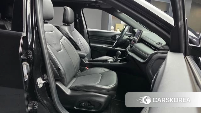 Jeep Compass 2nd Generation 2022 Черный из Кореи, фото 2