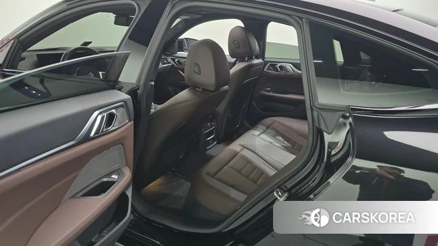 BMW i4 2022 Черный из Кореи, фото 2