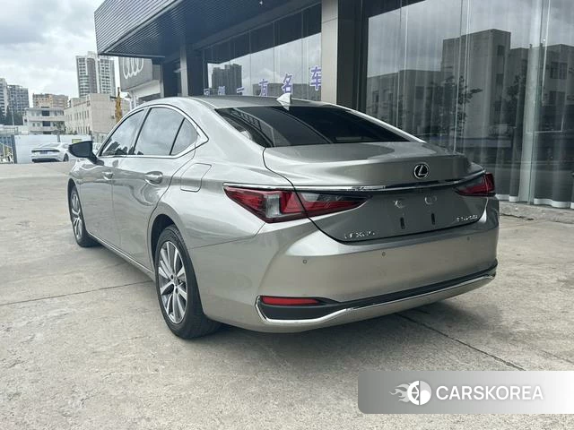 Lexus ES 2021 Серебристо-серый из Китая, фото 2