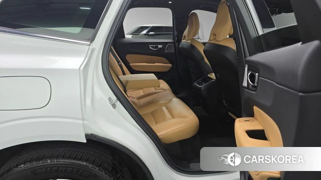 Volvo XC60 second Generation 2022 Белый из Кореи, фото 2