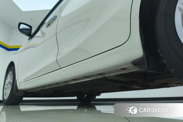 Nissan Tiida 2021 Белый из Китая, фото 2