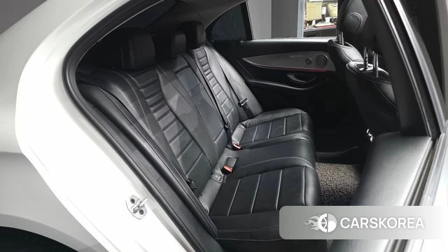 Mercedes-Benz E-Class W213 2018 Белый из Кореи, фото 3